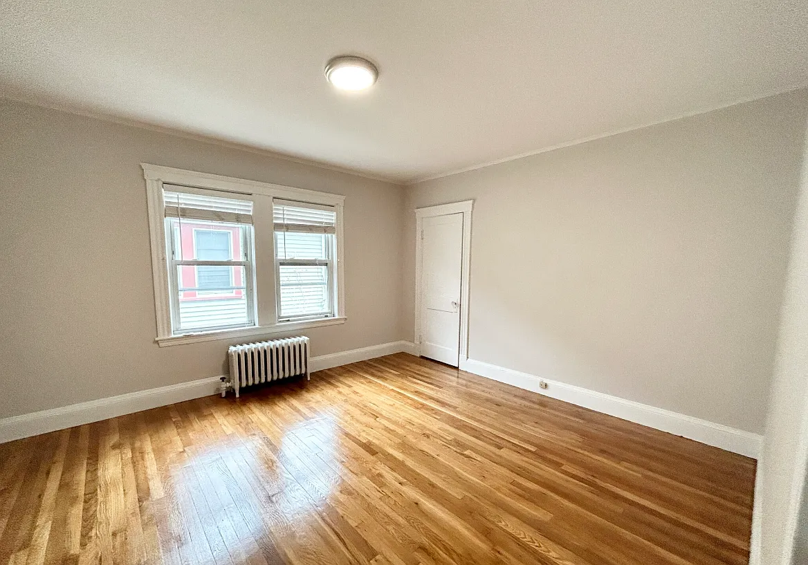 4 bed, 9999 sqft, $3,800 — Photo 4
