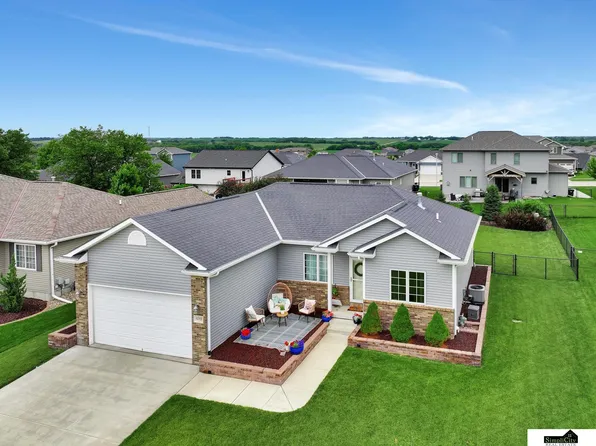 1015 Ridge Rd, Hickman, NE 68372