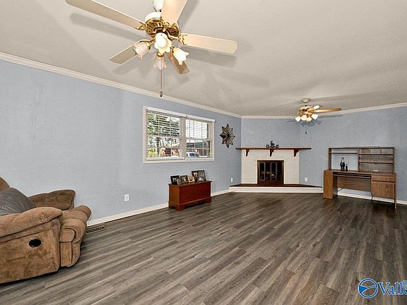 4th image of 304 Albert St SW