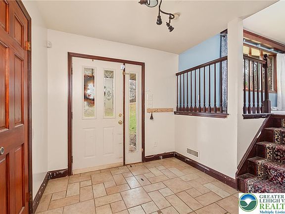 4th image of 120 Royal Manor Rd