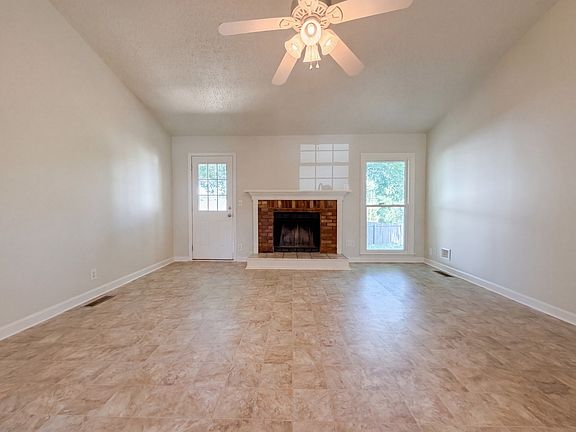 3rd image of 1531 Stonehill Rd