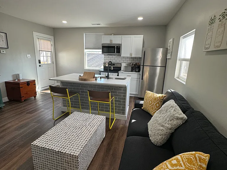328 N Euclid Ave #C — Photo 15