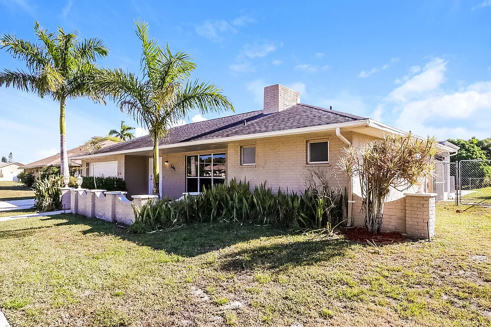 4 bed, 2.0 bath, 2144 sqft, $4,820 — Photo 4