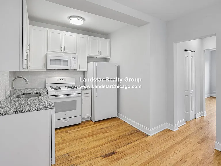 1527 W Estes Ave #5B — Photo 2