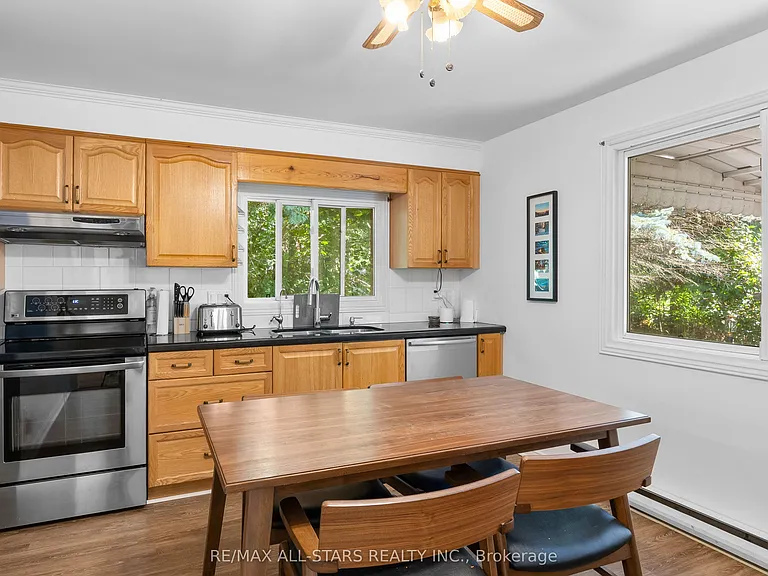 242 Francis St E — Photo 11