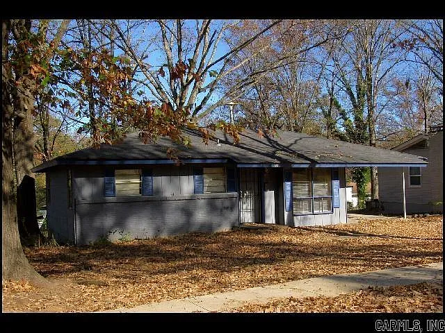 16 S Wakefield Dr — Photo 1