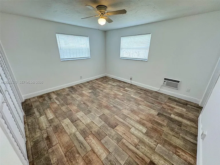 207 SE 4th Ave #WEST — Photo 4
