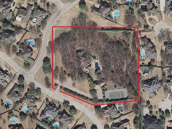 2nd image of 415 Highland Oaks Cir