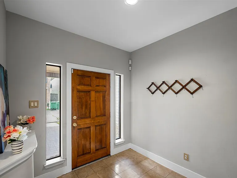 9705 Linkmeadow Ln — Photo 4