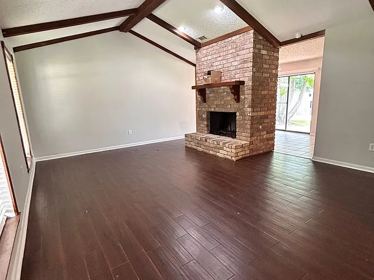 1138 Brookhollow Dr — Photo 5