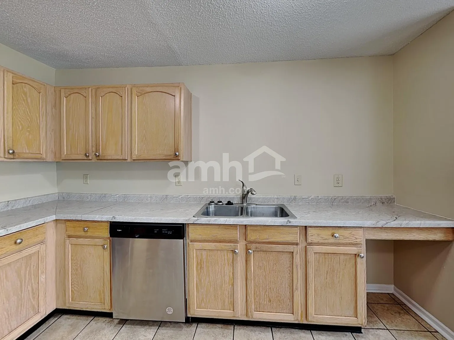 4 bed, 2.5 bath, 1912 sqft, $2,085 — Photo 4