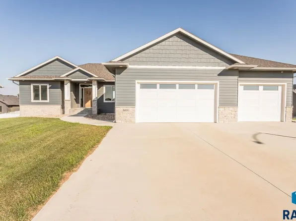 5604 E Daybreak Cir, Sioux Falls, SD 57110