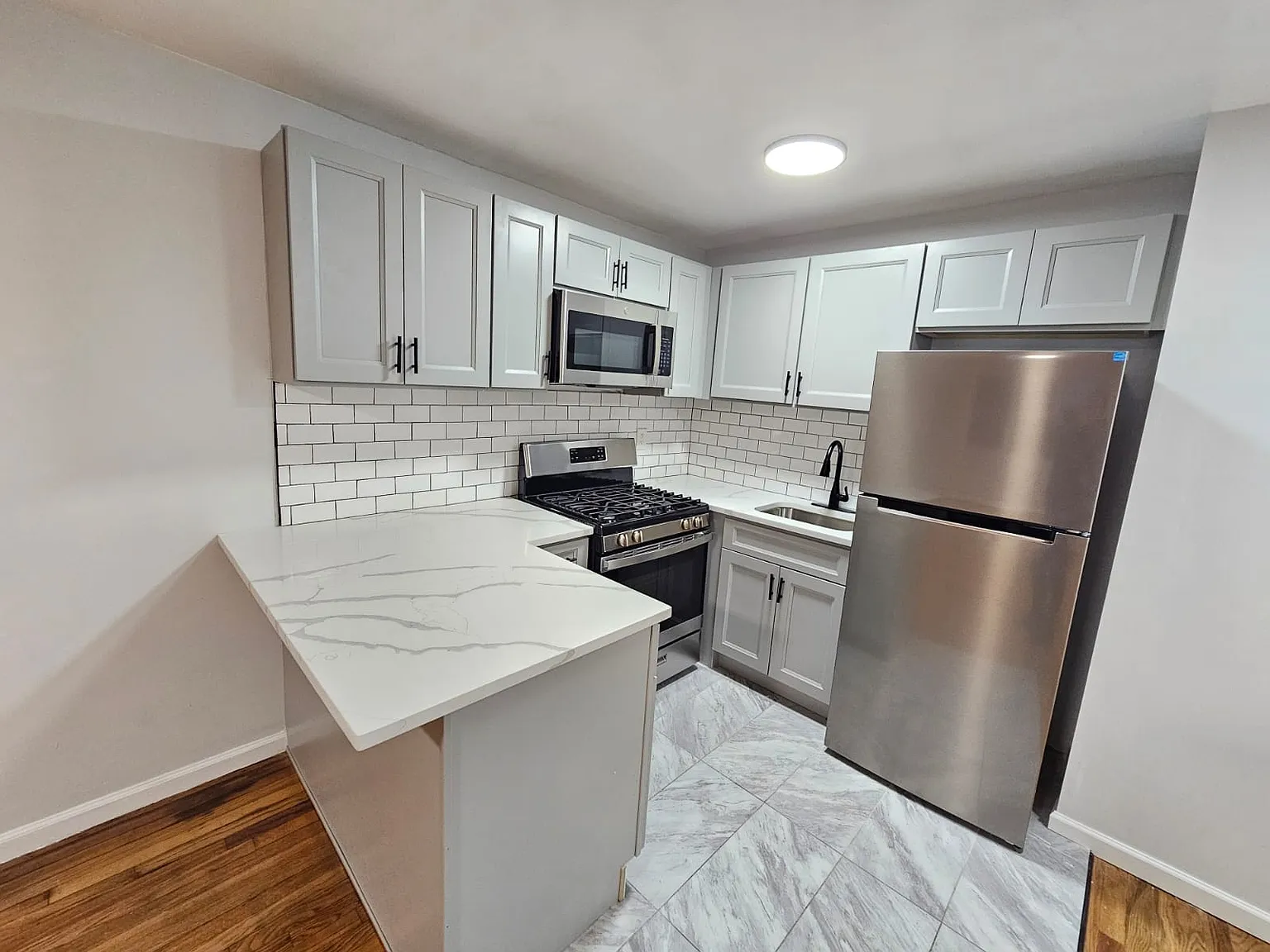 2 bed, 1150 sqft, $2,100 — Photo 2