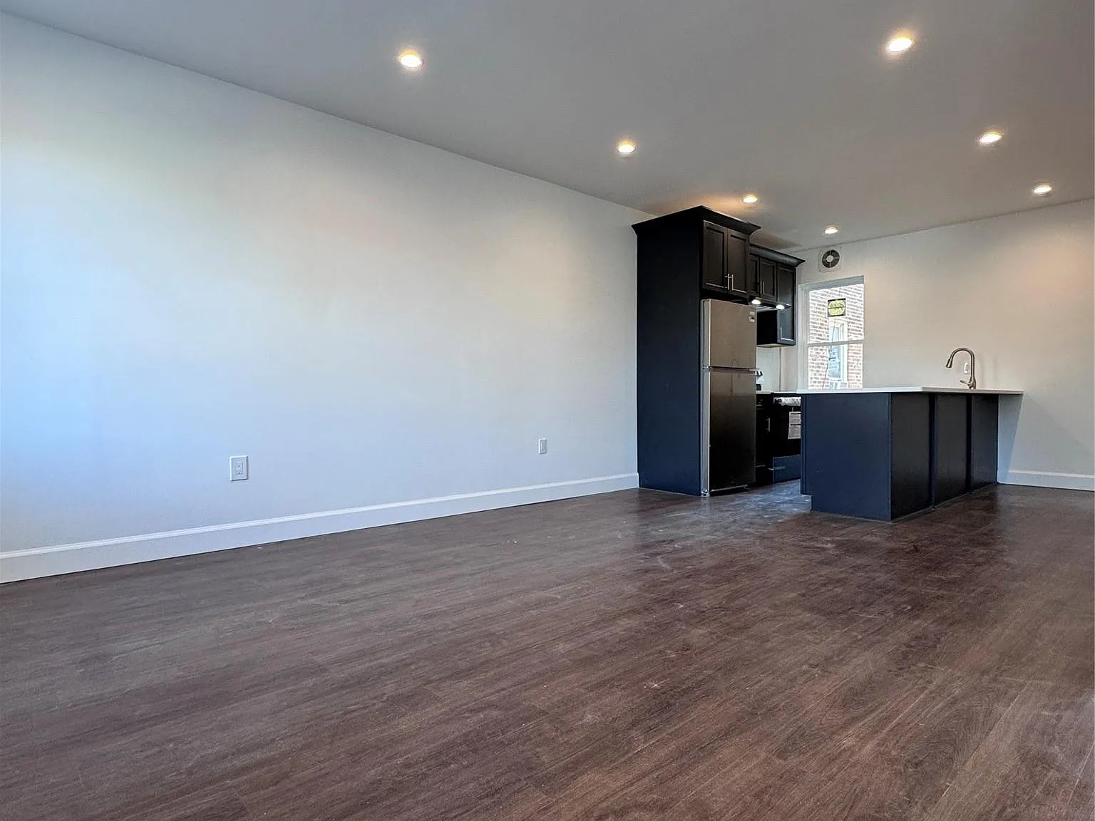 3 bed, 1.0 bath, 1120 sqft, $3,350 — Photo 2