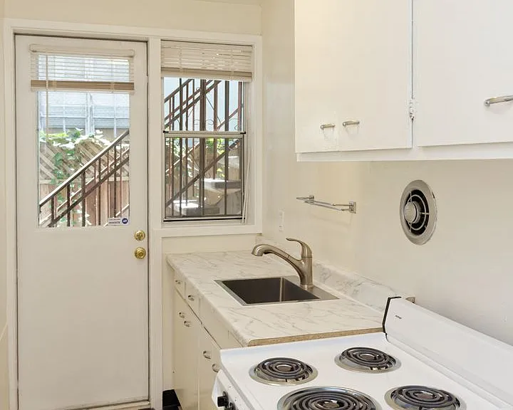 2901 Claremont Ave — Photo 11