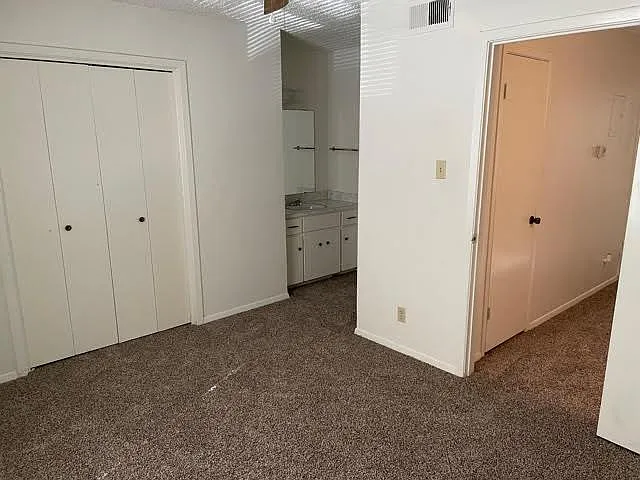 915 N Elm St #3 — Photo 13