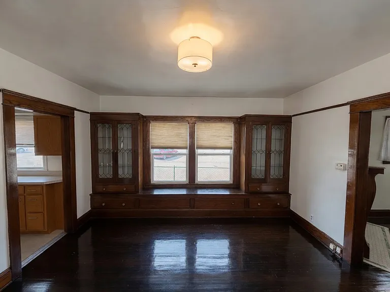 1371 Warren Rd — Photo 4