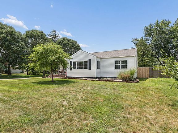 4th image of 387 Maple Dr