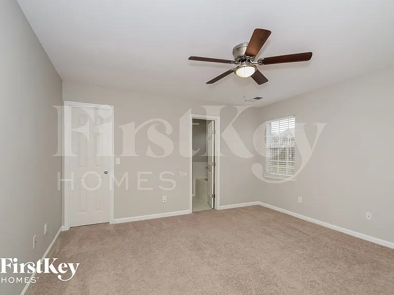 127 Renwick Ln — Photo 7