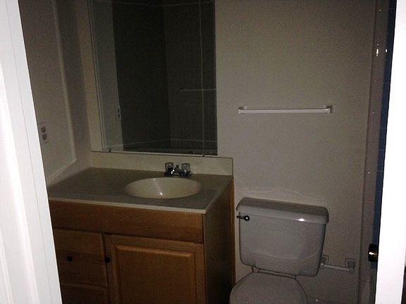 3rd image of 241 W Wynngate Dr