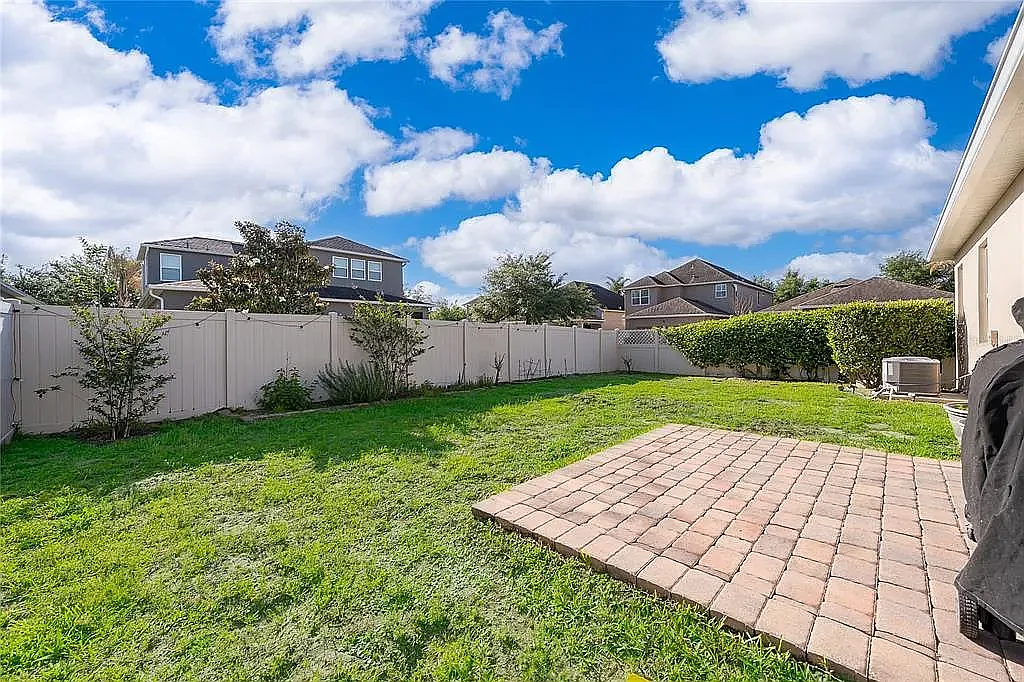 4 bed, 2298 sqft, $3,200 — Photo 3