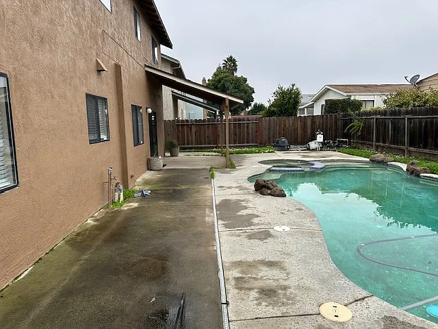 1921 Bridgewood Way — Photo 37