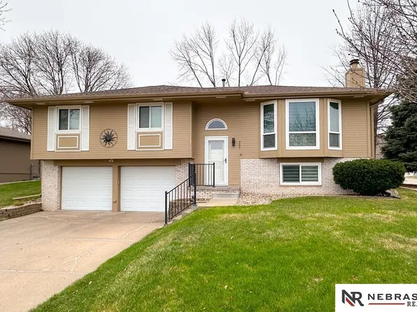 307 W Gold Coast Rd, Papillion, NE 68046