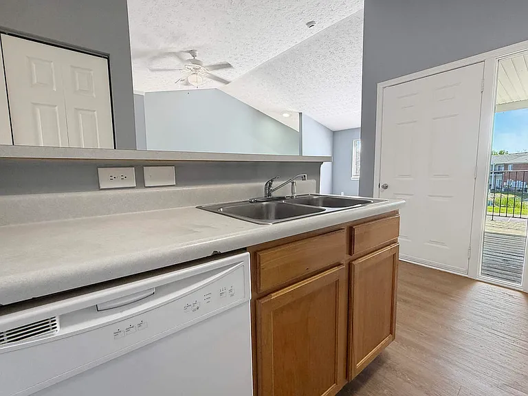 Cross Lake Apartments — Photo 40