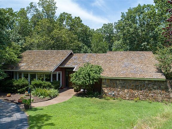 3rd image of 105 Woodside Ln