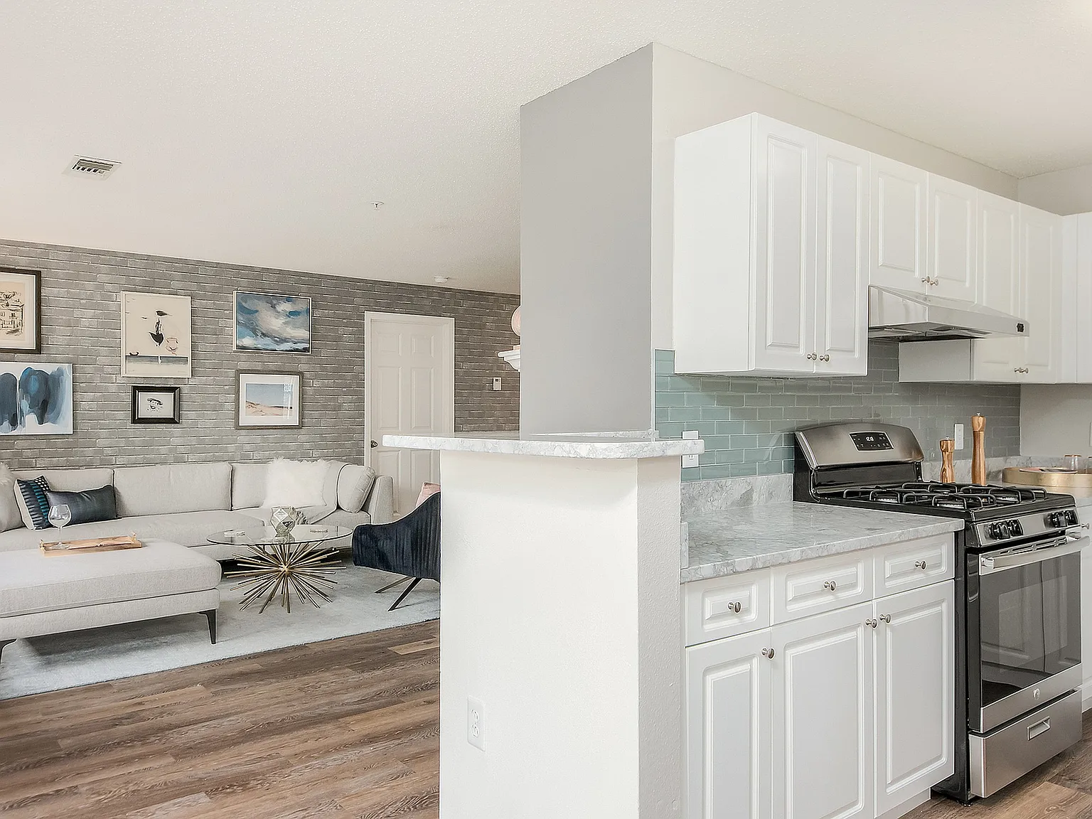 Essex Apartment Homes — Photo 3