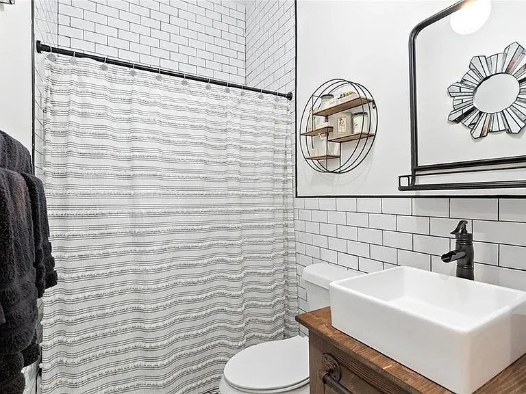 563 Parkway Dr NE — Photo 19