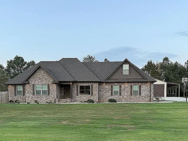 1st image of 115 Carolyn Ln