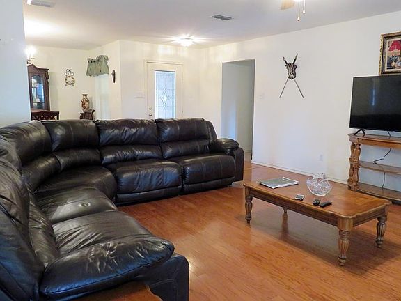 4th image of 225 Trail Hollow Ln