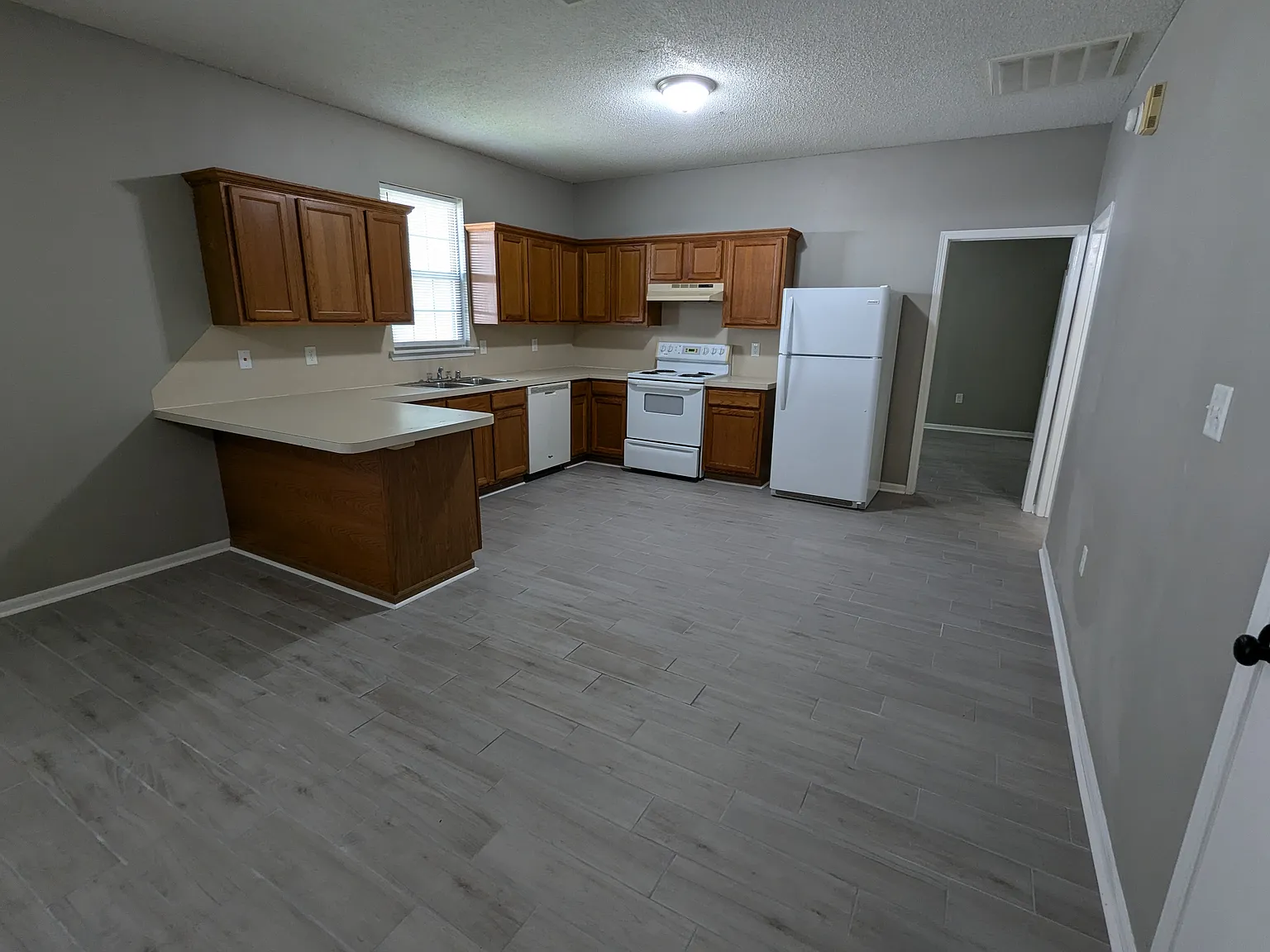 1 bed, 900 sqft, $800 — Photo 2