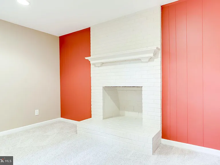 4894 Williamsburg Blvd — Photo 32
