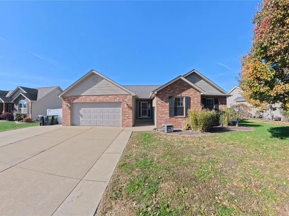 917 Indian Prairie Dr, Mascoutah, IL 62258