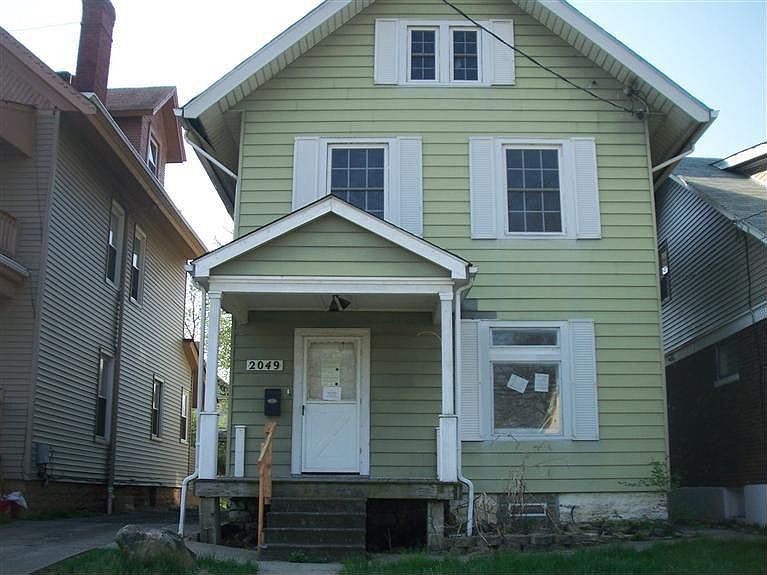 1st image of 2049 Crown Ave