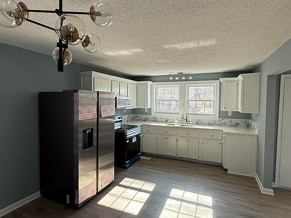 4th image of 220 Harrell St