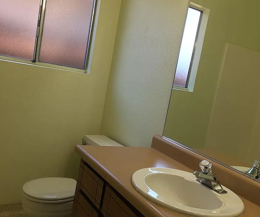 1st image of 553 W 23rd St #B