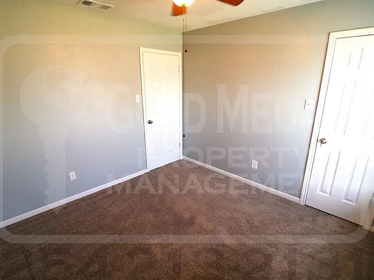 910 Frontier Trl — Photo 13