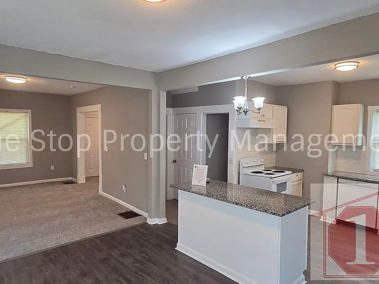 2821 Wabash Ave — Photo 11