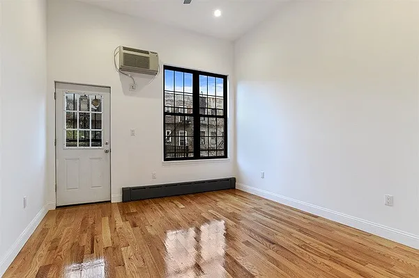 Rented by Compass | media 7