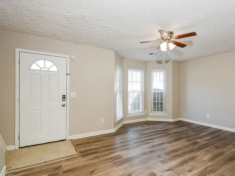 3571 Hopkins Ct — Photo 7