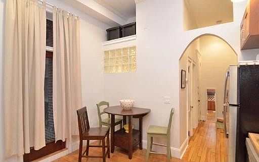 2nd image of 58-60 Clarendon St #2