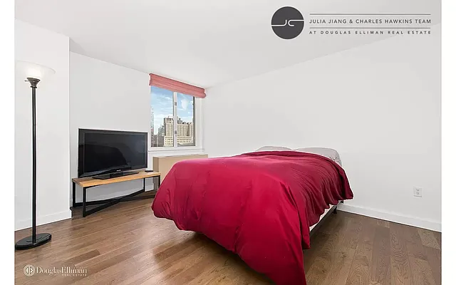 Rented by Douglas Elliman | media 27