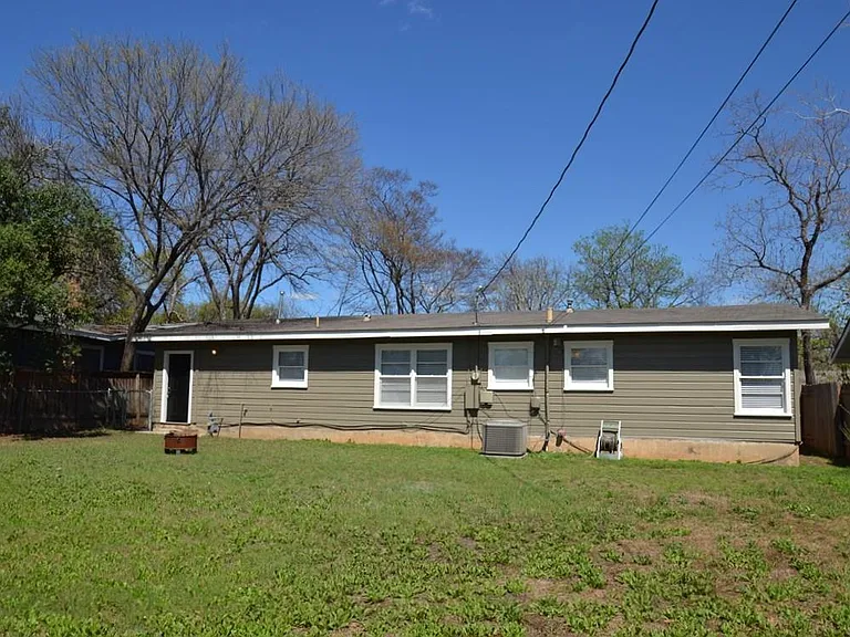 1211 Ridgemont Dr — Photo 26
