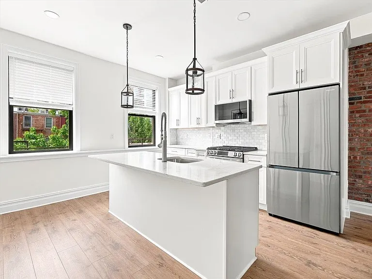 155 Grand St #2 — Photo 9