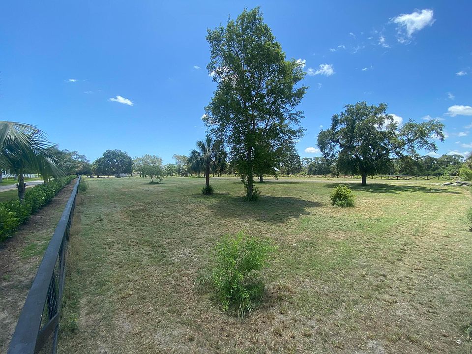 2nd image of 2098 Johnston Road