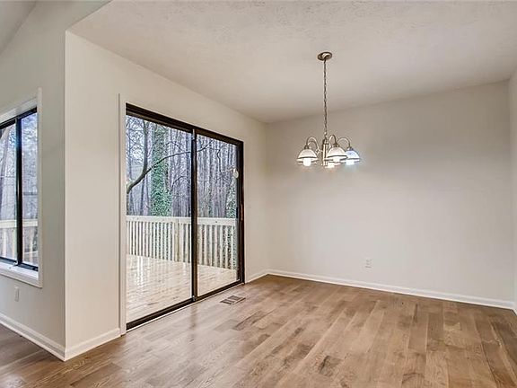 4th image of 3016 Harold Dean Dr