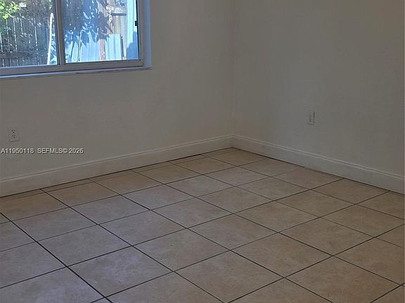 4th image of 124 NE 13th St #21